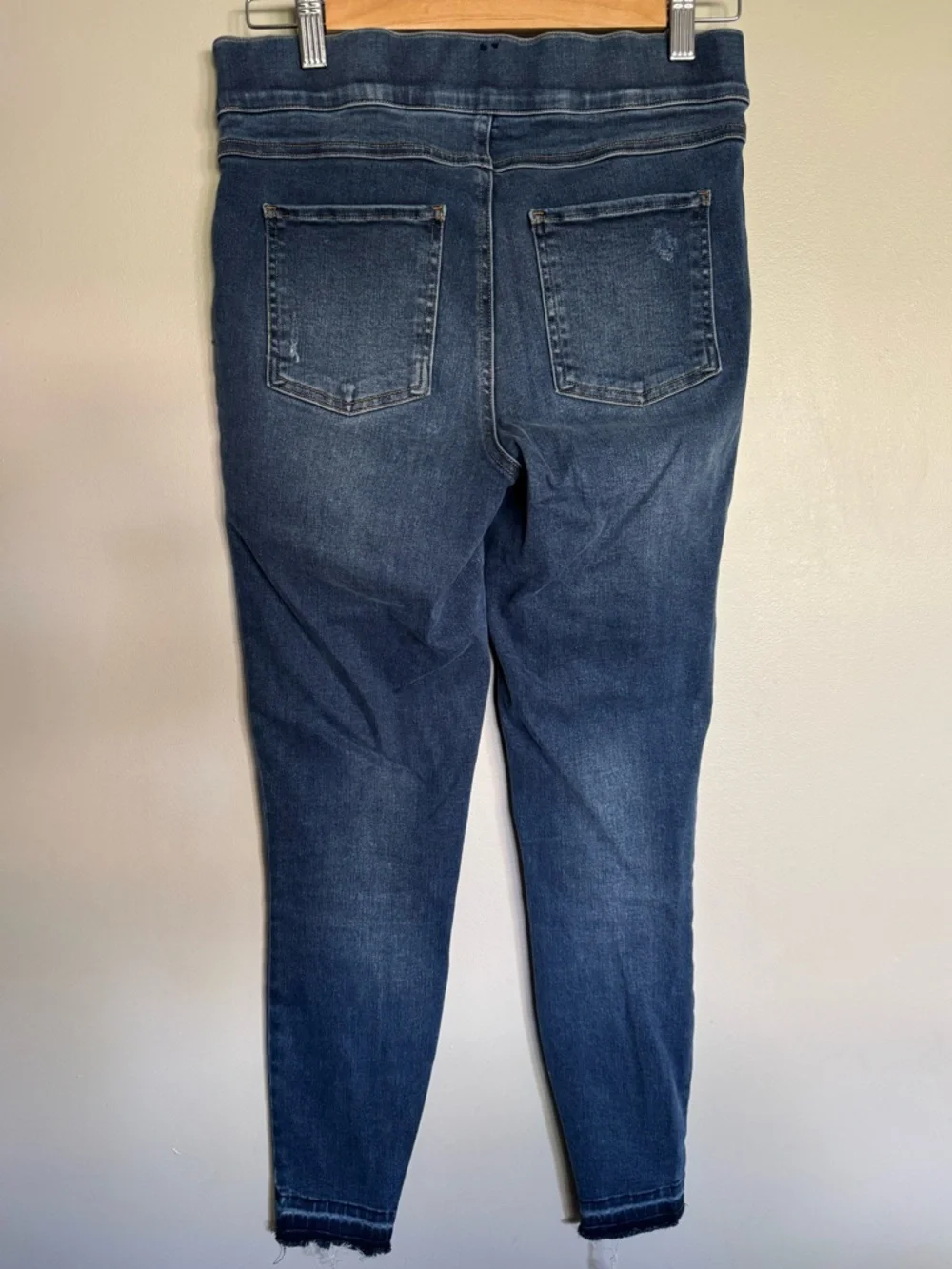 SPANX Pull-On Denim Leggings Sz M Med DarkWash Stretch Skinny Raw Hem Distressed - Picture 2 of 10